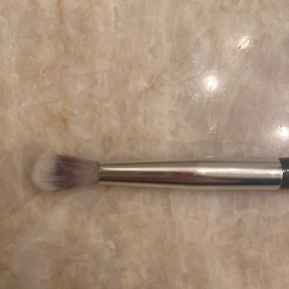 BK beauty, Angie , hot and flashy A504 eyeshadow brush
